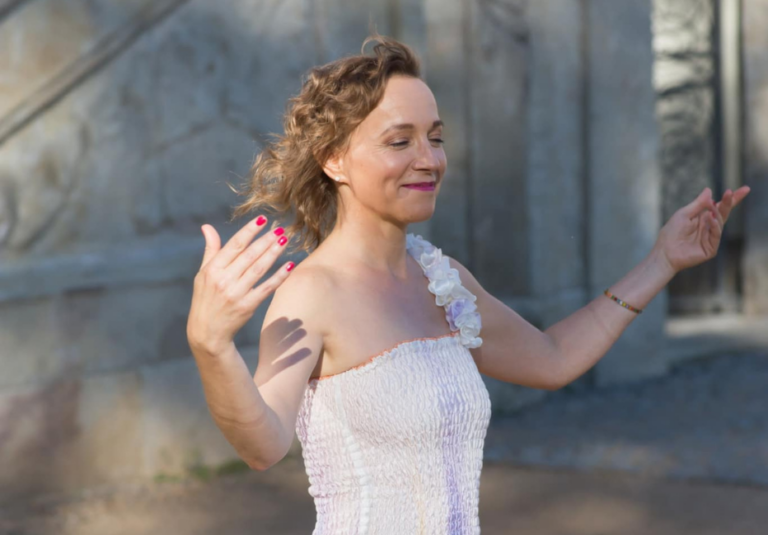 Urvaná ze řetězu taneční improvizace, Eliška Králová