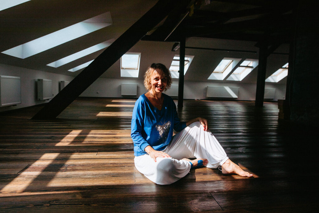 Eliška Králová během cvičení metodou Feldenkrais
